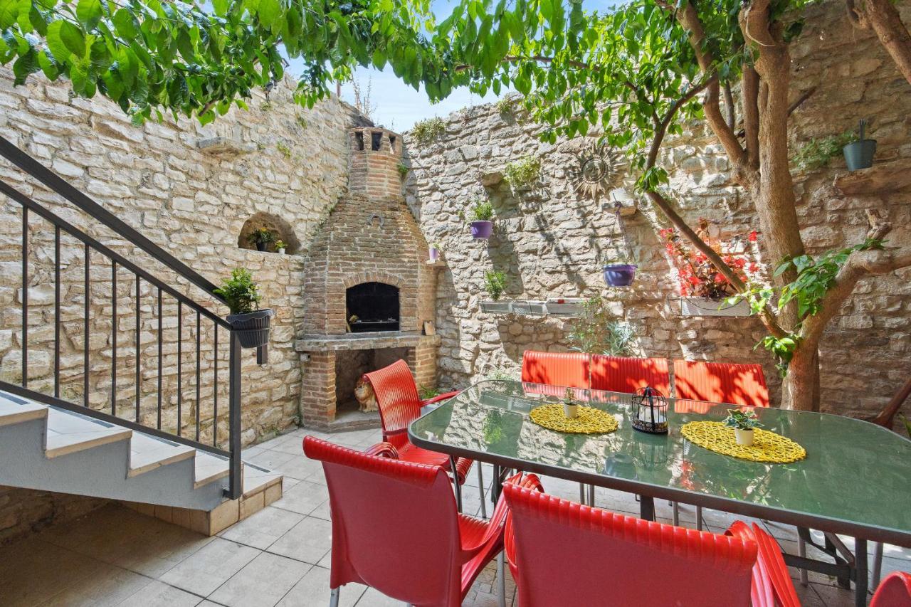 Pula Hostel Exterior photo